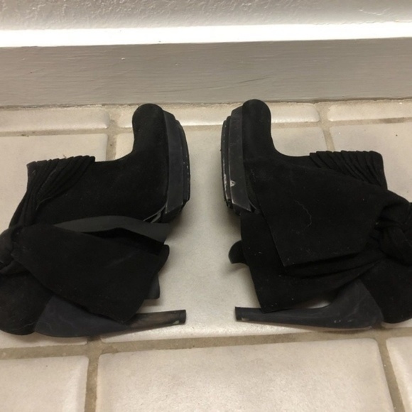 BALENCIAGA sz 37 BOW Black Suede BOOTIES HEELS - Picture 8 of 8
